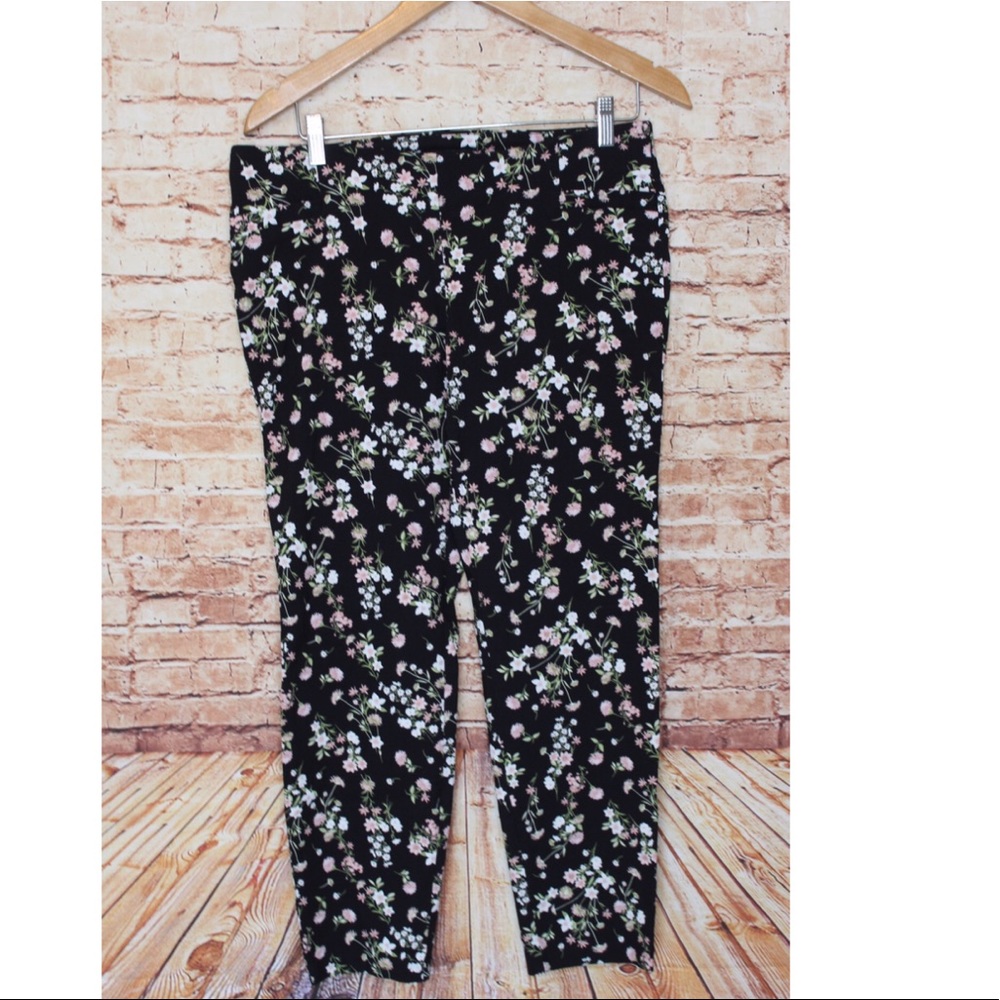 Soho | Black/Floral Pull On Ankle Length Pants